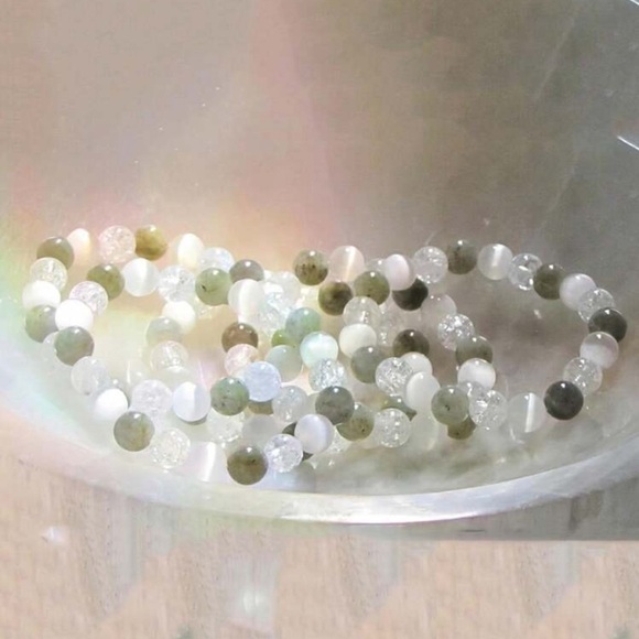 Light worker Handmade Crystal Labradorite Quartz Selenite Stretch Bracelet - Picture 5 of 5